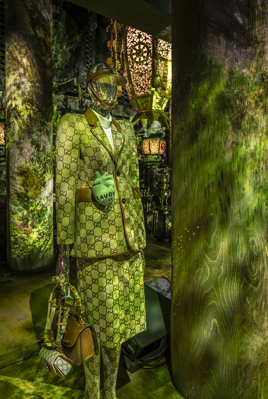 Gucci Aria in Kyoto, Mannequin detail with light projection